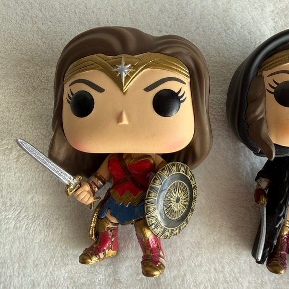 Funko Pop! Set of 2 Wonder Woman Vinyl Figure Loose‎ OOB No Box Toy Collector - Picture 2 of 6